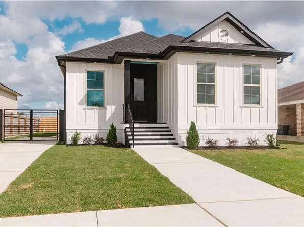 8545 Victory Dr, Chalmette, LA 70043