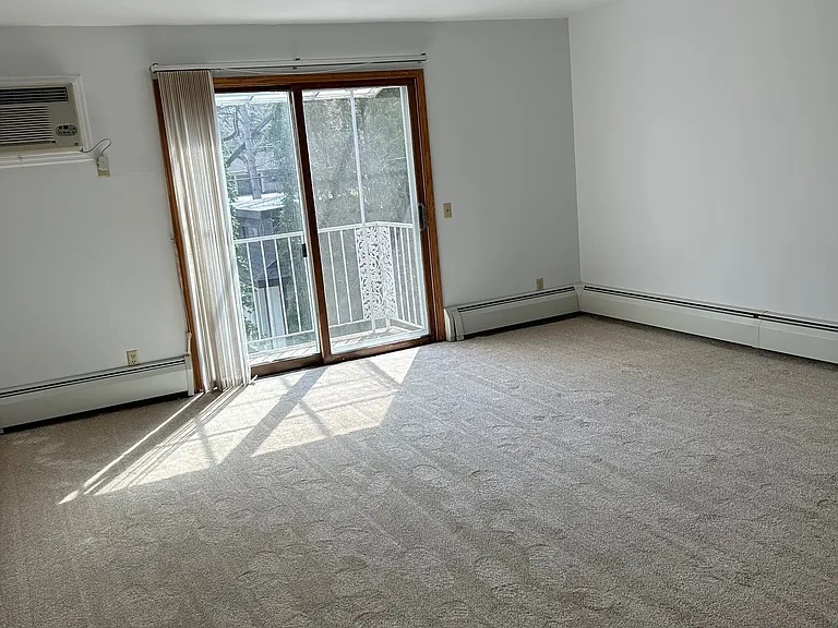 6 Whitcomb Cir #9 — Photo 9