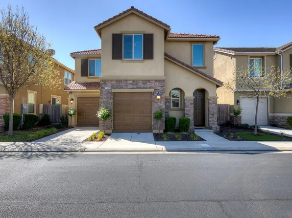 2051 E Axelson Dr, Fresno, CA 93730