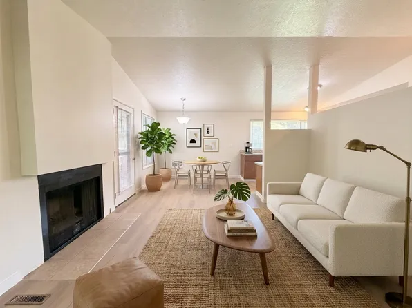 7060 SW Montauk Cir, Lake Oswego, OR 97035