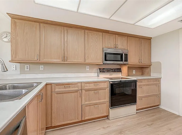 515 Rousseau Dr — Photo 15