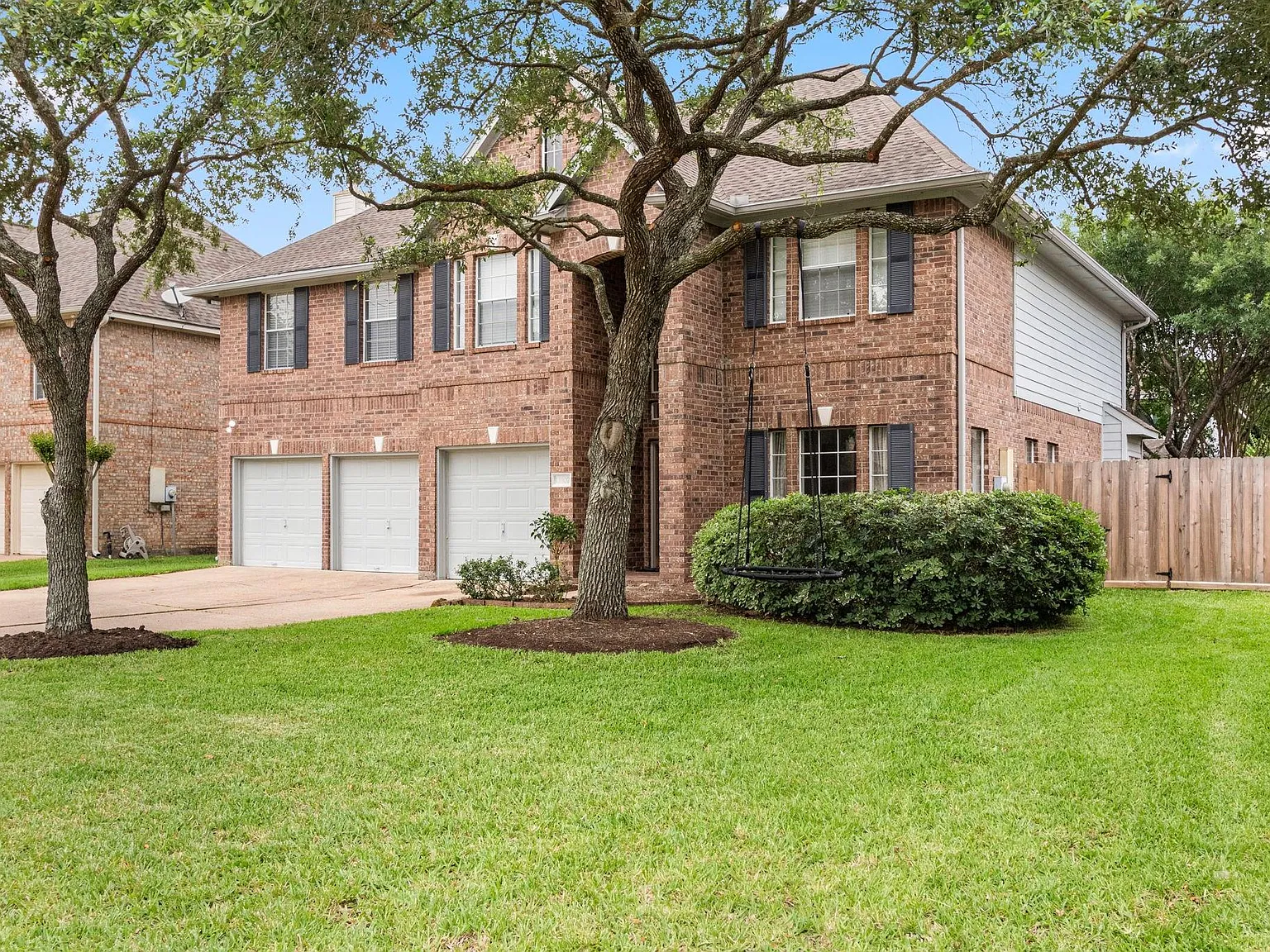 5 bed, 3030 sqft, $3,600 — Photo 3