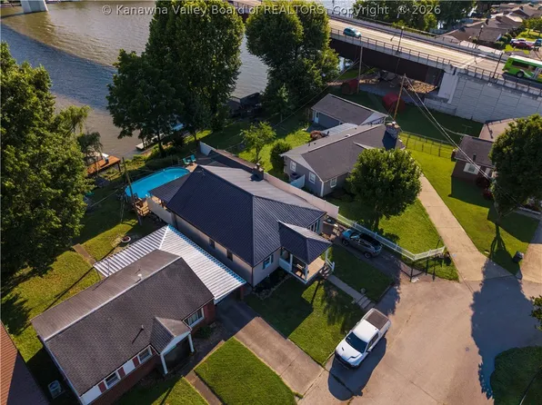 1518 Fenton Cir, Nitro, WV 25143
