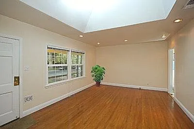 3 bed, 1321 sqft, $2,620 — Photo 2