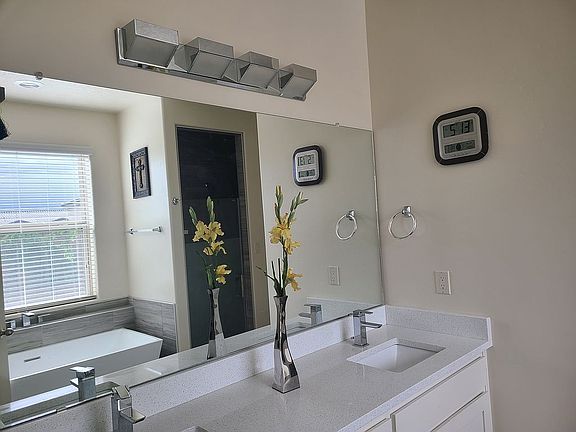 5th image of 7309 Ojai St NE
