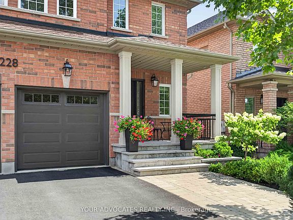 3rd image of 228 Twin Hills Cres