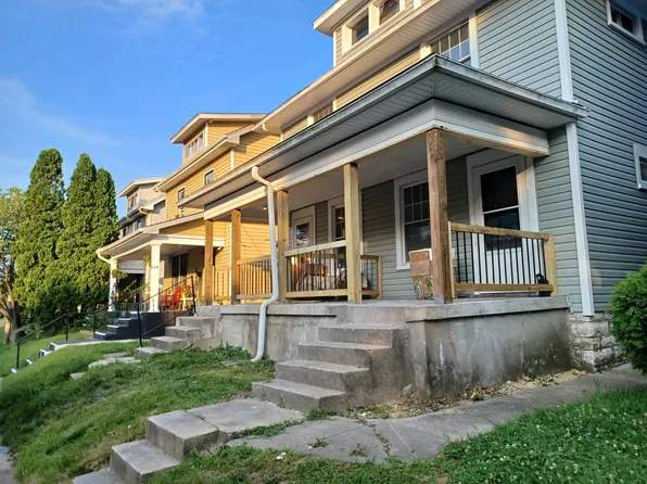 30 E Parkwood Dr, Dayton, OH 45405