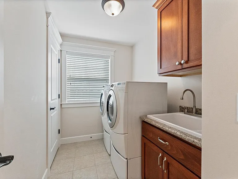 8718 NE 134th St — Photo 44