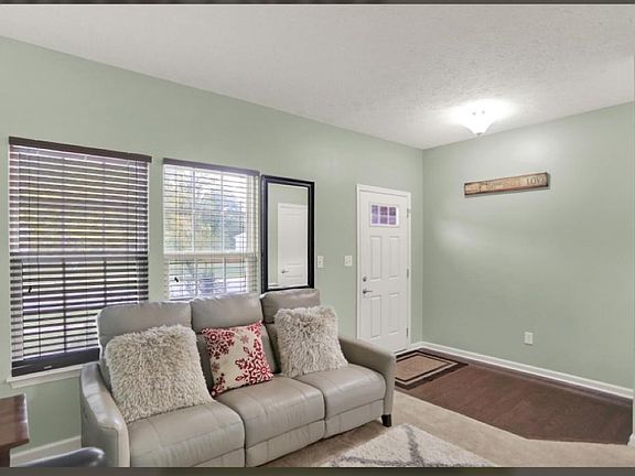 4th image of 594 Dietz Dr