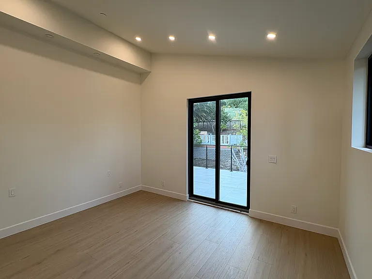 2411 Warren Ln #B — Photo 8