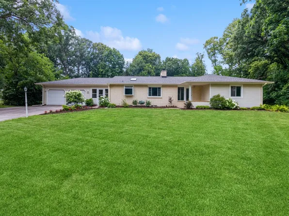 2343 Woodview Dr, Ames, IA 50014