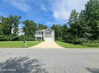 105 River Winding Rd, Jacksonville, NC 28540