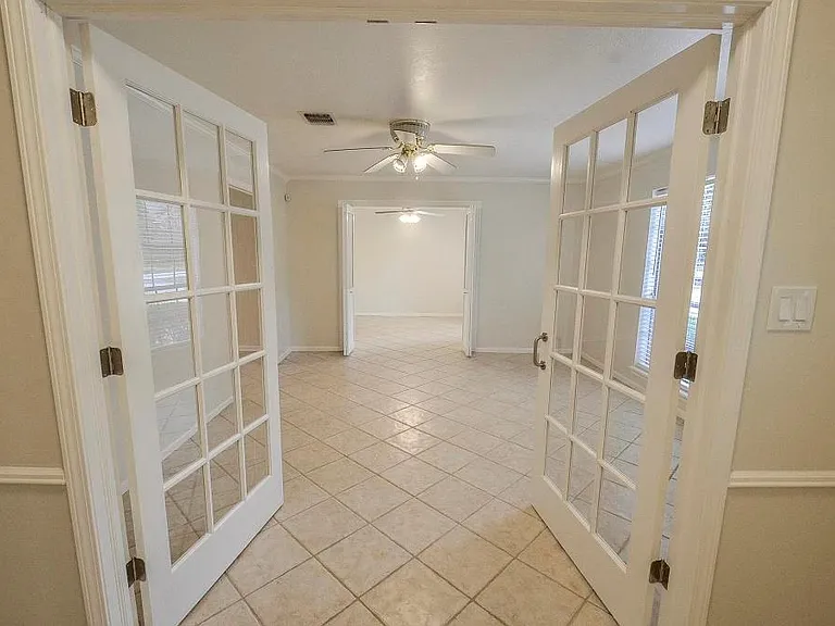 25602 Oakhurst Dr — Photo 4