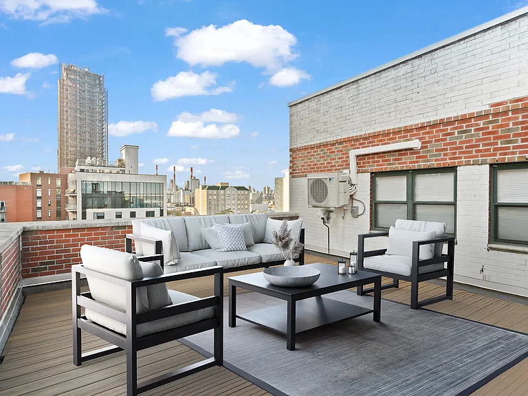 27-16 41st Ave #Penthouse 8I — Photo 1