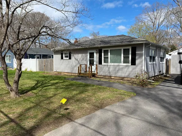 33 Pine Cone Street, Middle Island, NY 11953