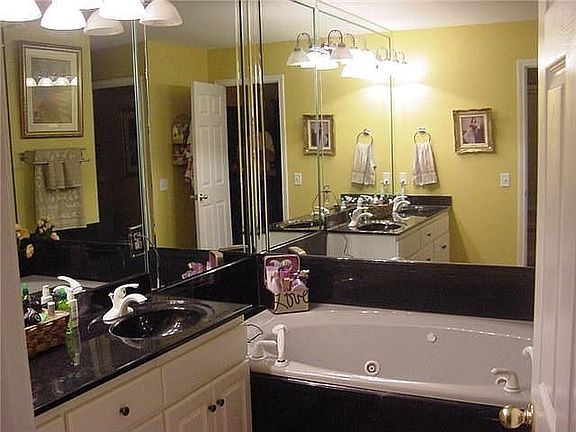 Master Bath with Jacuzzi tub