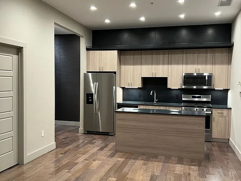 622 Gross St #303 — Photo 4
