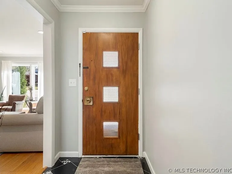 2426 S Louisville Ave — Photo 5
