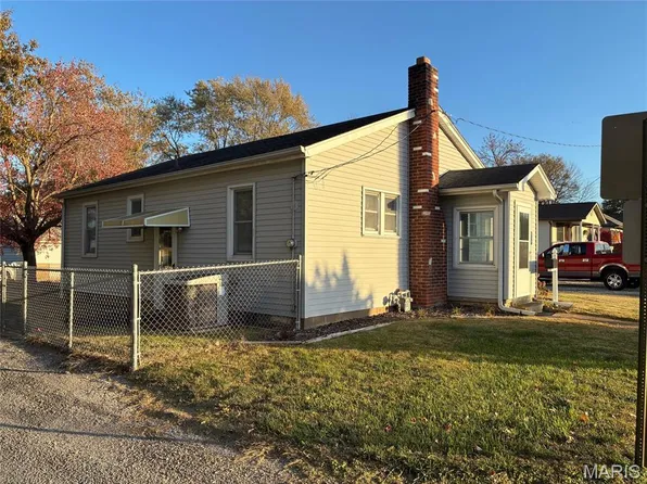 517 Lemon St, Highland, IL 62249