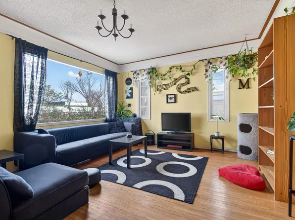 6402 106th St NW, Edmonton, AB T6H 2V4