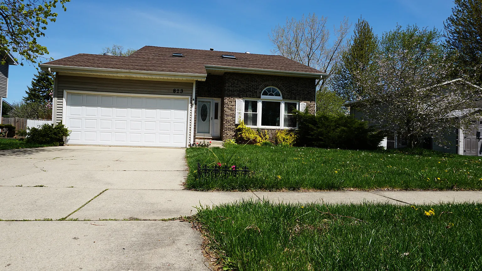 823 River Dr photo 1