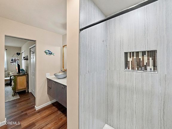 5th image of 148 Sunset Road Unit a