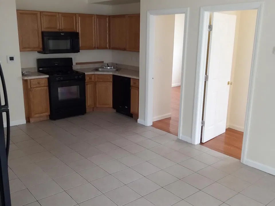 1031 Charles St #7