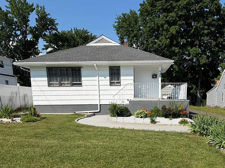 134 Albright Ave — Photo 1