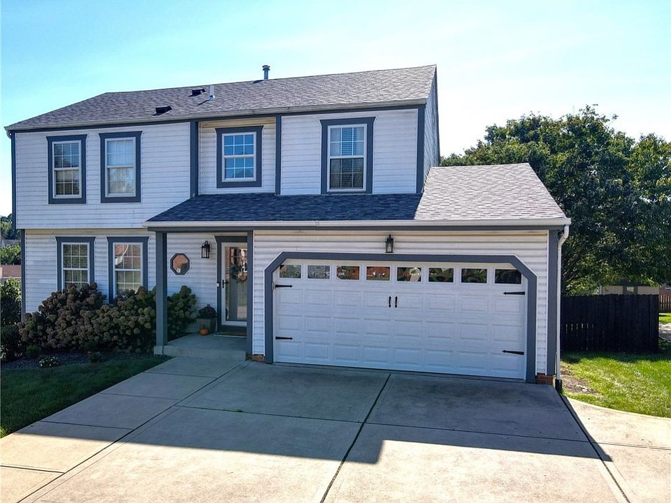 1st image of 450 Shelbourne Dr