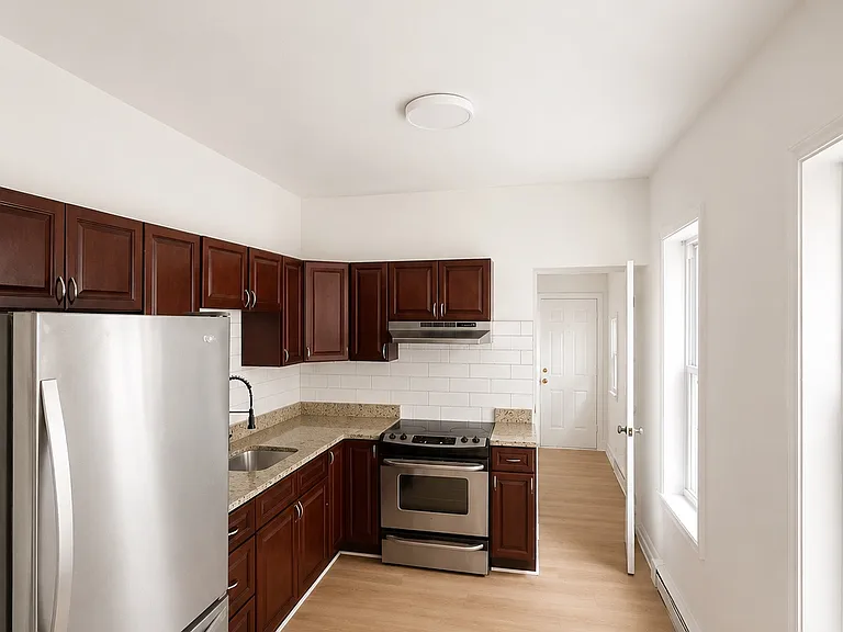 1033 1/2 W Court St — Photo 6