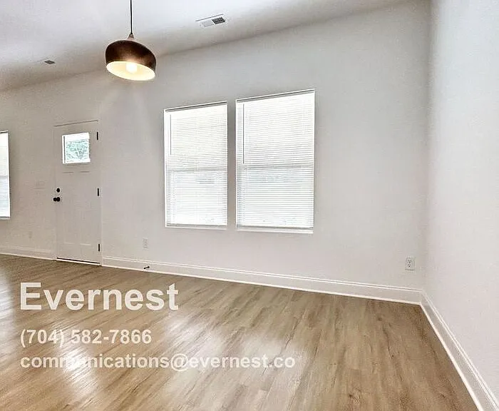 411 S Spargo St — Photo 7
