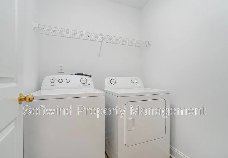 1803 Red Bird Cir SE — Photo 16