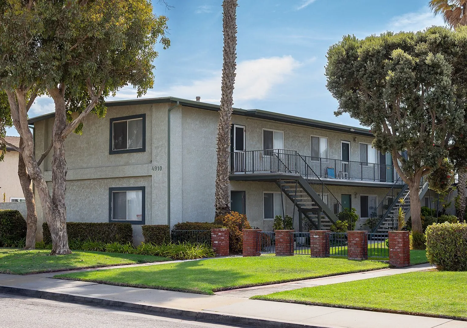 2 Bedroom + 1 Bathroom Apartment | Oxnard Shores | Unfurnished — Photo 1