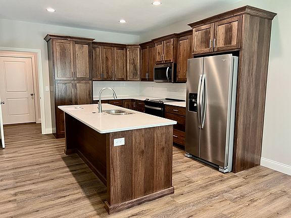 3rd image of 12 Creekside Way Cpe