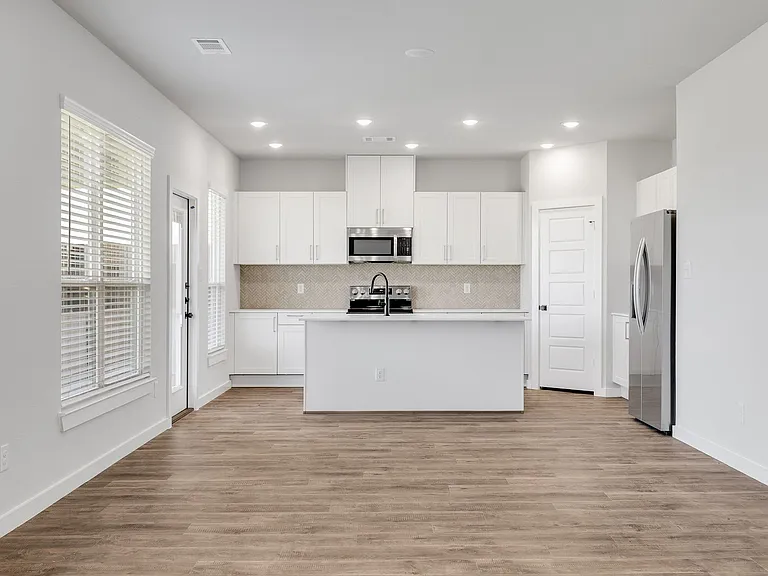 7036 Guilford Ct — Photo 5