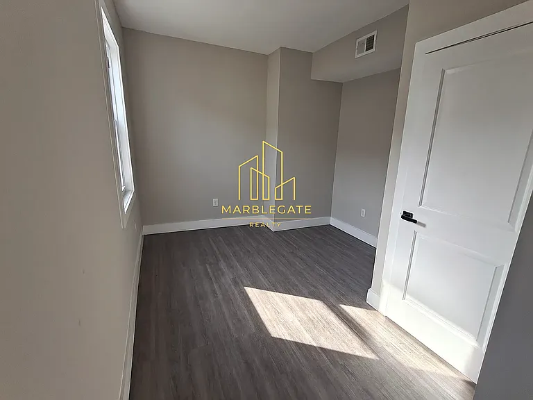 494 S 18th St #3E — Photo 5