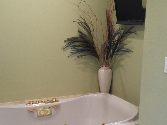 Whirlpool tub
