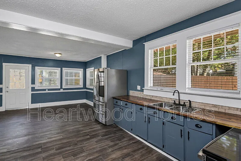 3 bed, 2.0 bath, 1672 sqft, $1,850 — Photo 3