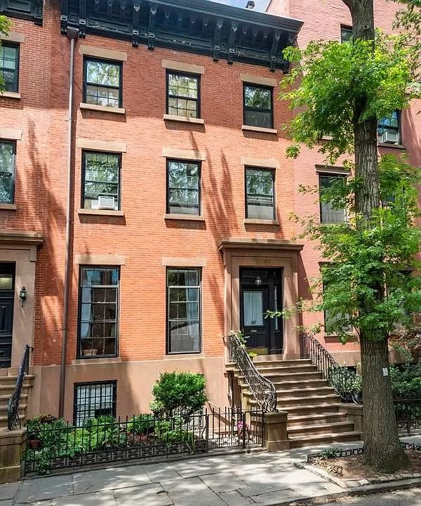 1st image of 42 Willow St #4