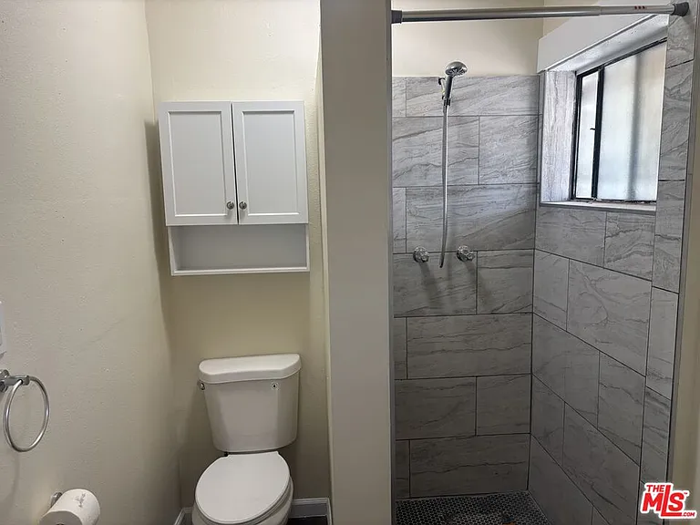 163 E 35th St #165-1/4 — Photo 9