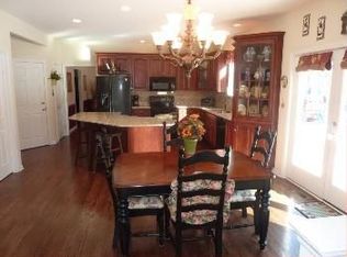 28 Saddle Creek Dr, Mount Bethel, PA 18343