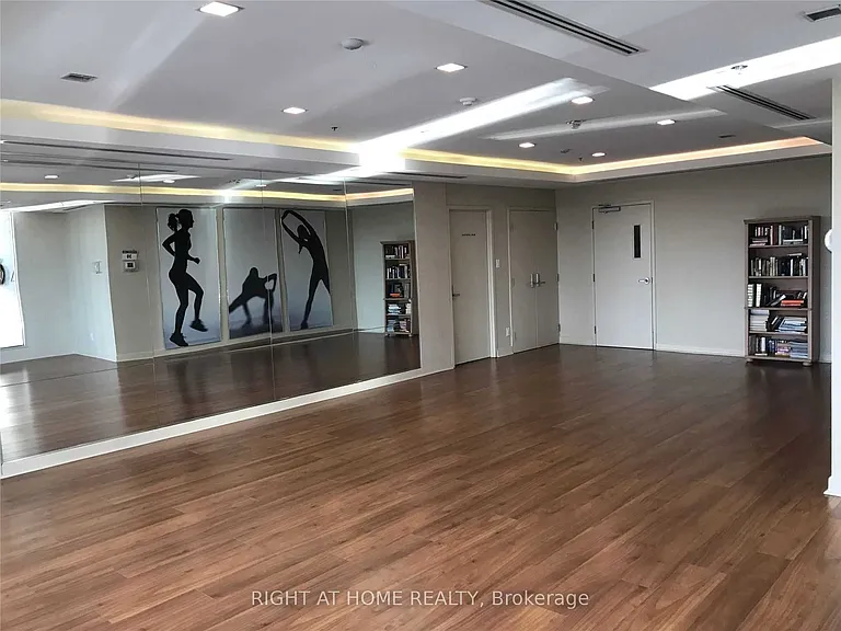 1215 Bayly St #1009 — Photo 15