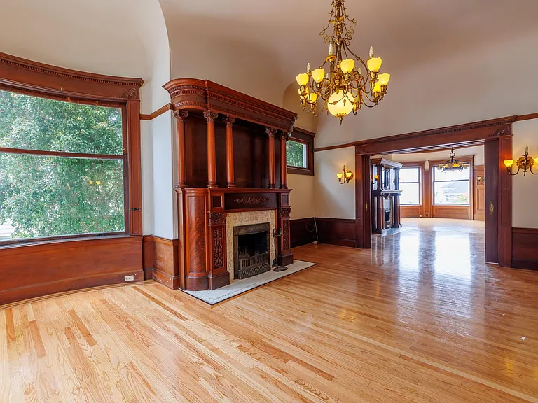 2398 Broadway St — Photo 53