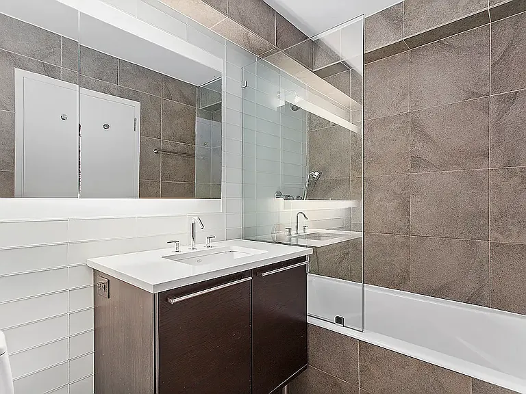 464 W 44th St #8B — Photo 4