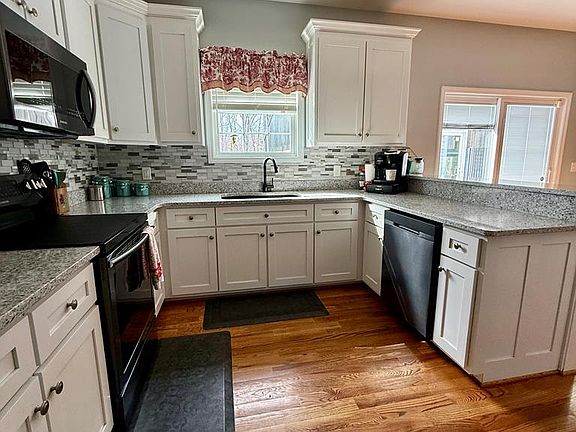 5th image of 107 Woods Ct