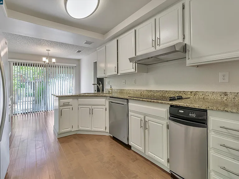 1956 Fair Ridge Ct — Photo 17