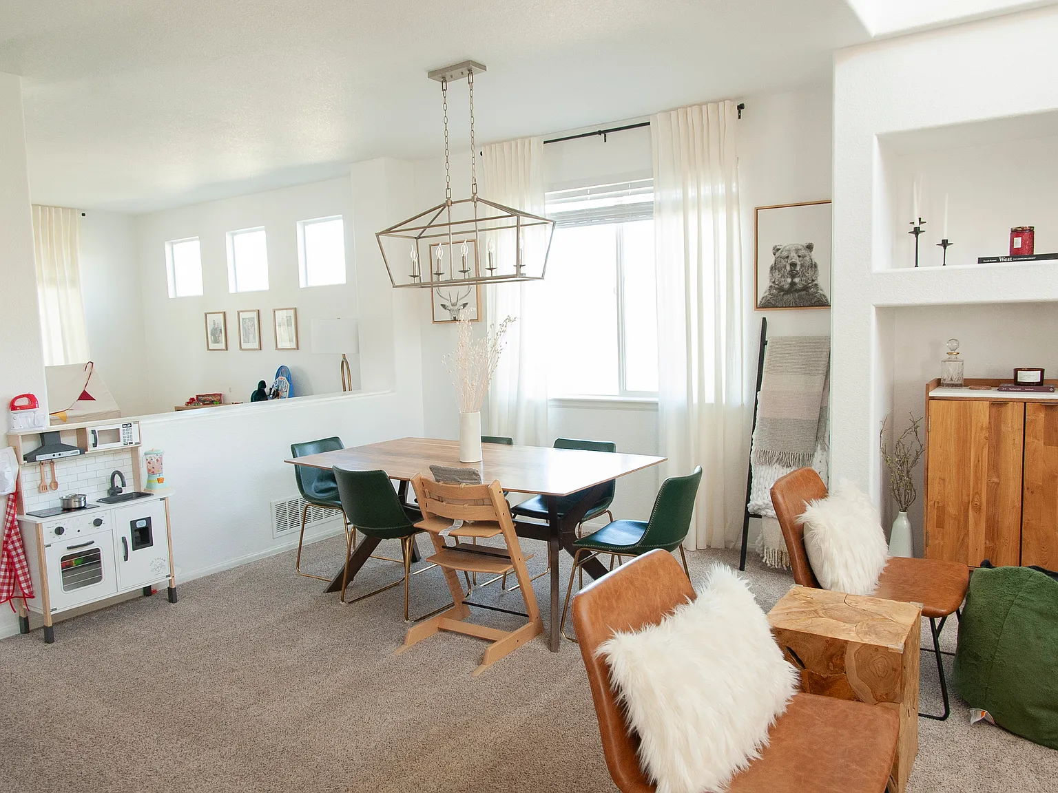 4 bed, 3.5 bath, 2142 sqft, $3,900 — Photo 4