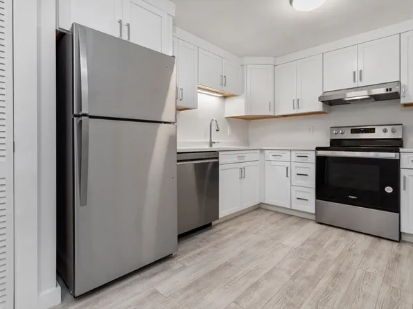 9 Old Colony Ln APT 1, Arlington, MA 02476