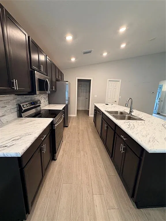 3 bed, 2.0 bath, 1541 sqft, $2,200 — Photo 2