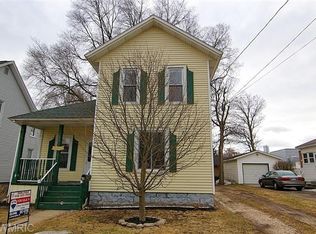 88 Maple St NW, Sparta, MI 49345